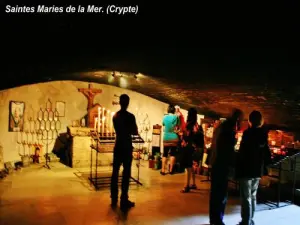 Crypt of the sanctuary of Saintes-Maries (© E.J)