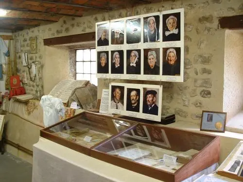 Saintigny - Musée d'histoire locale dans la bibliothèque