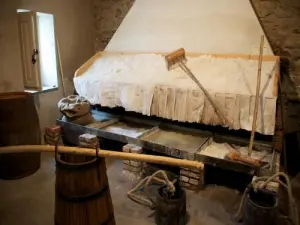 Musée du Sel : La récolte du sel, sameaux et herrades