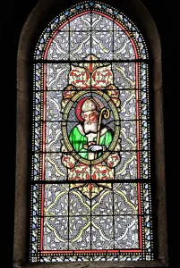 The Top of Tôt - Stained glass window of Saint-Nicolas (© JE)