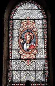 The Top of Tôt - Stained glass window of Saint-Pierre-Fourier (© JE)