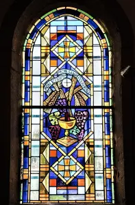 Le Haut du Tôt - Stained glass window of the blood of Christ (© JE)