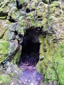 Entrance to the Beheu hole (© JE)