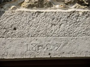 Lintel dateert, op een huis van Saules (© J.E)