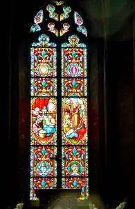 Stained glass window of the church (© J.E)