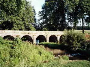 The arches of the stone bridge