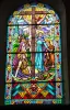 Glas in lood raam van de apsis van de kerk (© J.E)