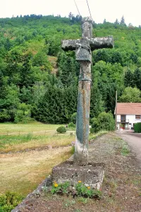 Servance - Calvario en la aldea de Le Them (© Jean Espirat)