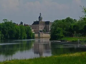 Seurre vue de la Saône