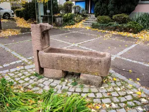 Kleine fontein in het plein van het stadshuis (© J.E)