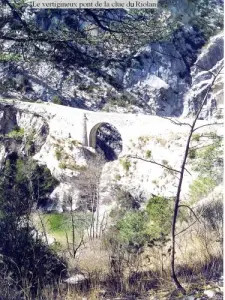 Le vertigineux pont de la clue du Riolan