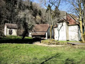 Buildings of the old Bléfond mill (© J.E)