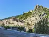 ラ・ボームから見た Sisteron とその城塞 (© JE)