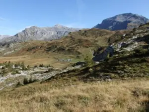 Chalets d'Anterne, on the left the ridges of the Grenairon, on the right the Buet