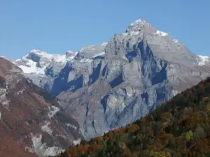 The peak of Tenneverge, on the left the Ruan