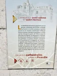 Explicaciones sobre la catedral (© Jean Espirat)