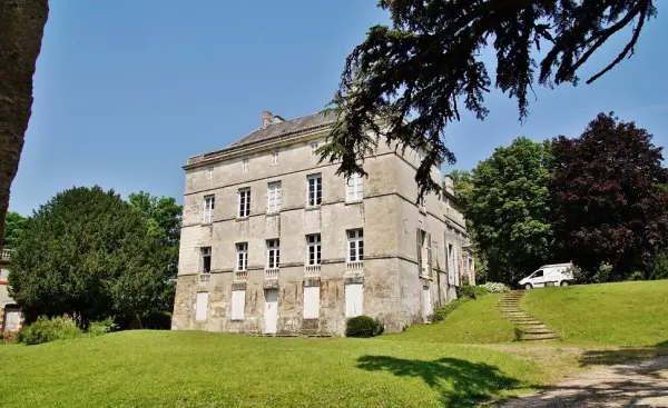 Sorges et Ligueux en Périgord - Guide tourisme, vacances & week-end en Dordogne