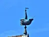 Weathervane-signboard on the nave of toys (© J.E)