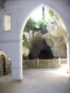 Gran Arco de la catedral de troglodita