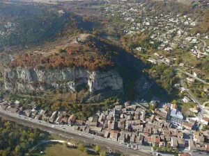 Vista aérea del pueblo de Soyons