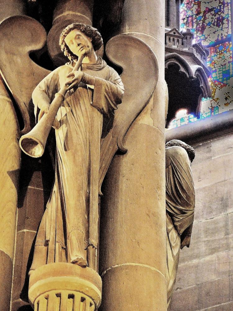Strasbourg - the angel trumpet - Pillar of angels (© Jean Espirat)