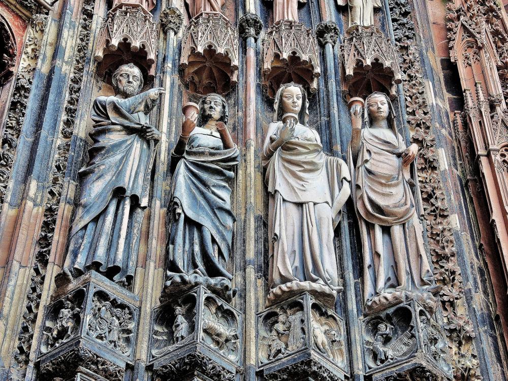 Strasbourg - the wise virgins, the cathedral (© Jean Espirat)