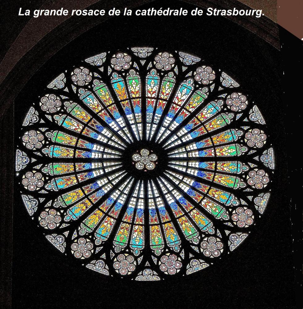 Strasbourg - the rose window of the cathedral (© Jean Espirat)