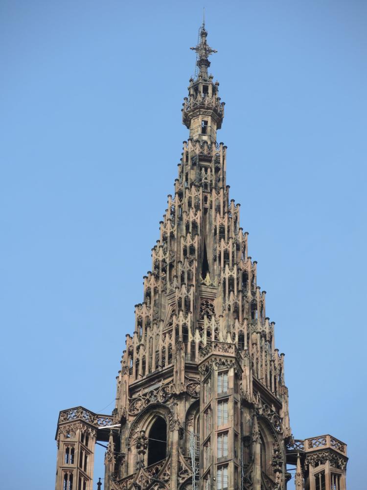 Strasbourg - the arrow Cathedral, rises to 142 meters (© Jean Espirat)