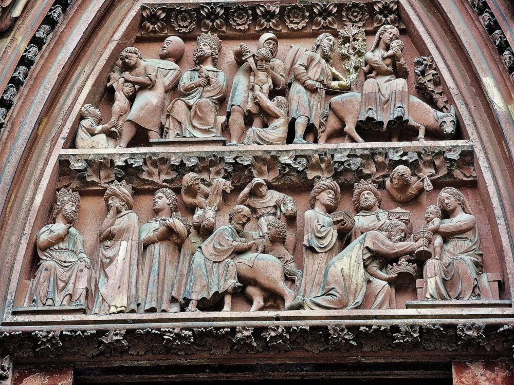 Strasbourg - tympanum of the center of the cathedral (© Jean Espirat)