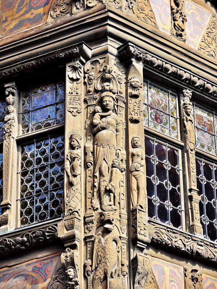 Strasbourg - Sculptures on the house Kammerzell (© Jean Espirat)