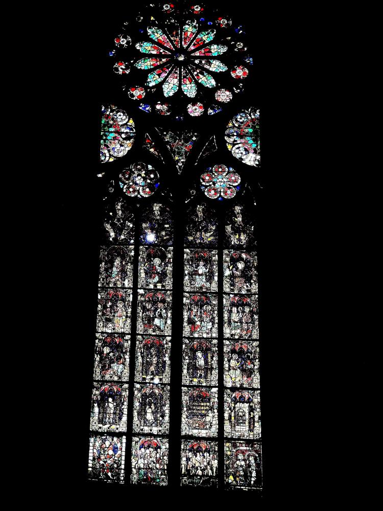 Strasbourg - stained glass of a side chapel Cathedral (© Jean Espirat)