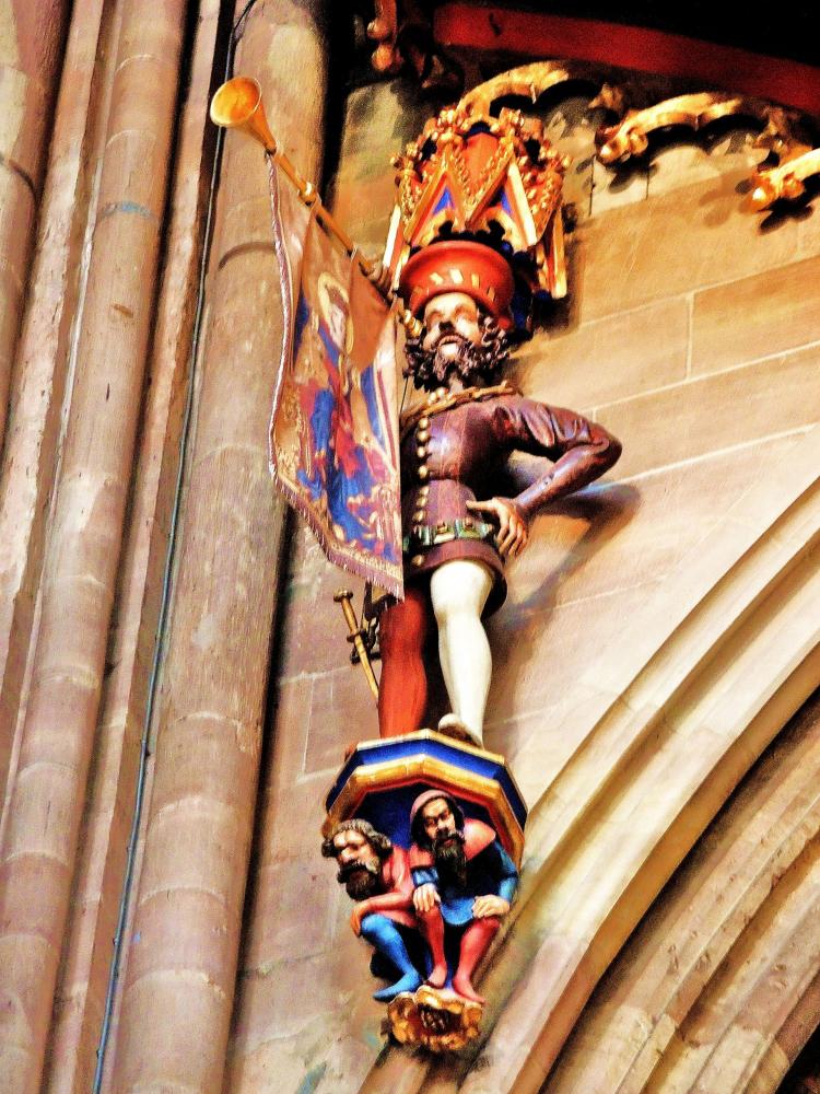 Strasbourg - PLC under the great organ (© Jean Espirat)