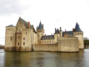 Castle Sully-sur-Loire (© Jean Espirat)