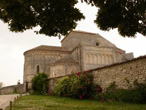 Talmont-sur-Gironde - Un autre regard sur l'église de Talmont