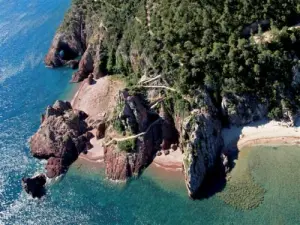 Pointe de l' Aiguille e Grotte di Gardane