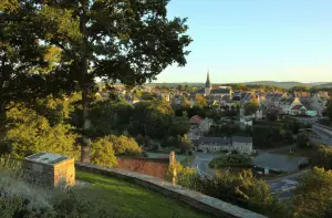 Table d'observation sur Thury-Harcourt (© Greg Wait)