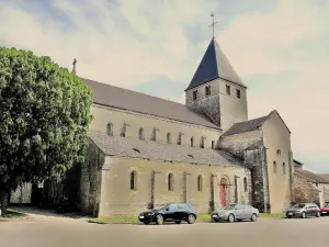 Eglise Saint-Florent du XIIe siècle (© J.E)