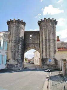 Porte Saint Pierre fourteenth century