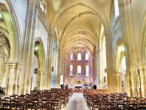 Nef de l'église Notre-Dame (© Jean Espirat)