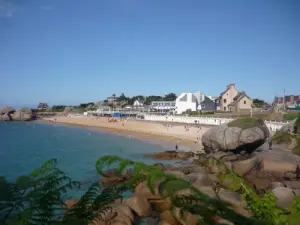 La plage vue du sentier des douaniers