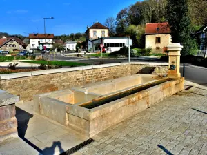 Fontaine-lavoir (© J.E)