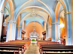 Navata della chiesa di Saint-Ours (© Jean Espirat)