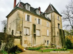 Le château - Aile Est (© J.E)