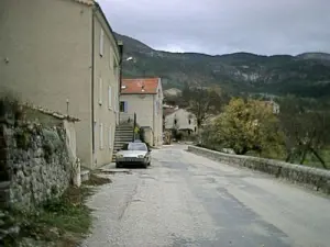 La rue principale du hameau de Fourcinet