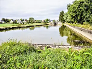 Bassin et écluse n° 6 - Valdieu (© J.E)