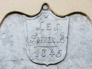 Lintel datiert 1845 (© J. E)