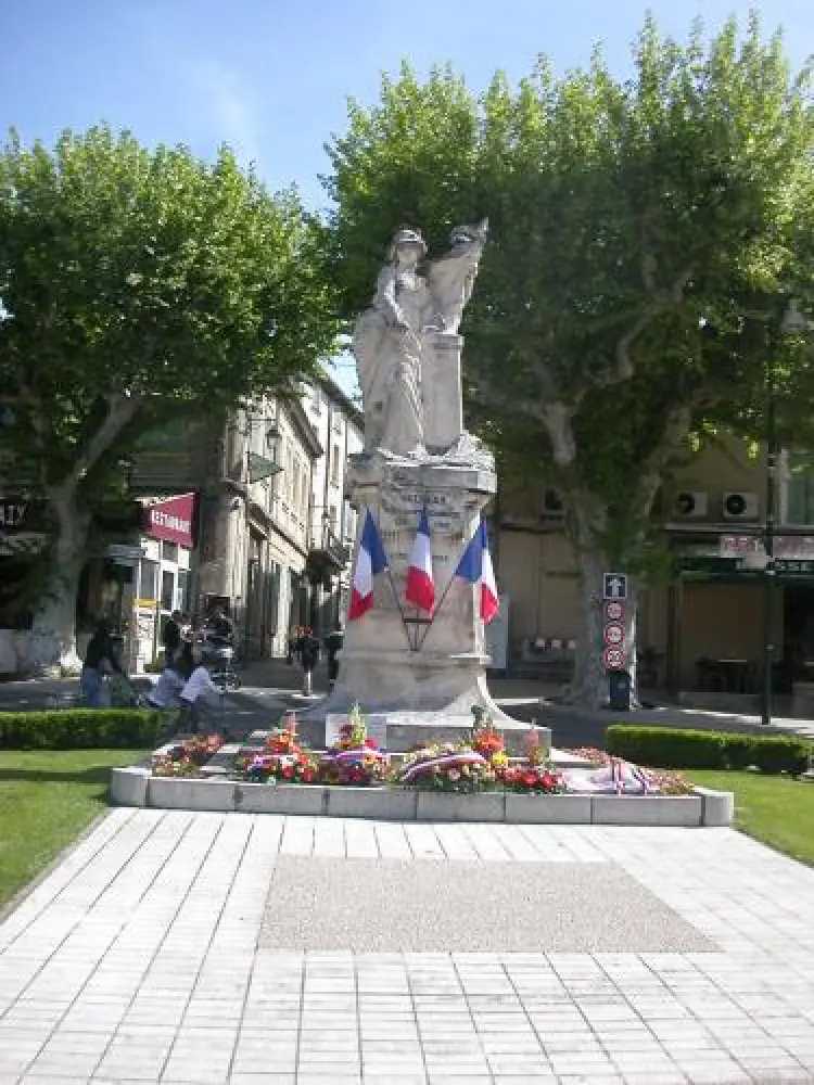 Valréas - War Memorial