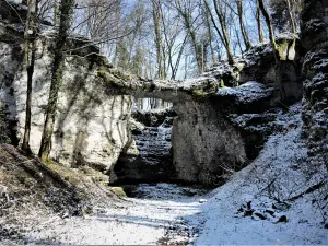 Pont Sarrazin, visto a valle, alla fine dell'inverno (© J.E)