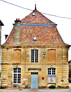 West facade of the old castle (© JE)