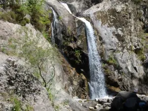 Eine erfrischende Wanderung, die Kaskade von englischen